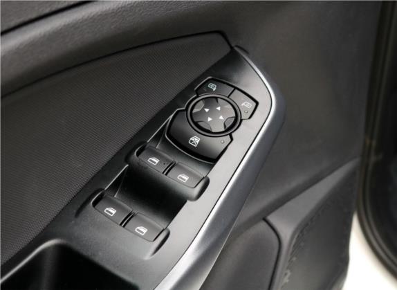 福睿斯 2019款 改款 1.5L 手动质享型 国VI 车厢座椅   门窗控制