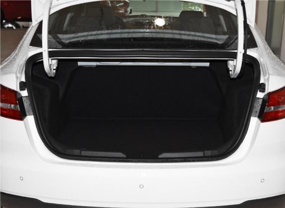 福睿斯 2019款 改款 1.5L 自动质享型（胎压监测） 国VI 车厢座椅   后备厢