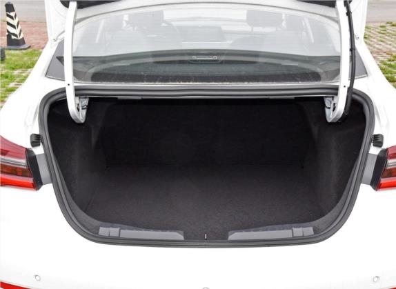 福睿斯 2021款 1.5L 自动铂金版 车厢座椅   后备厢