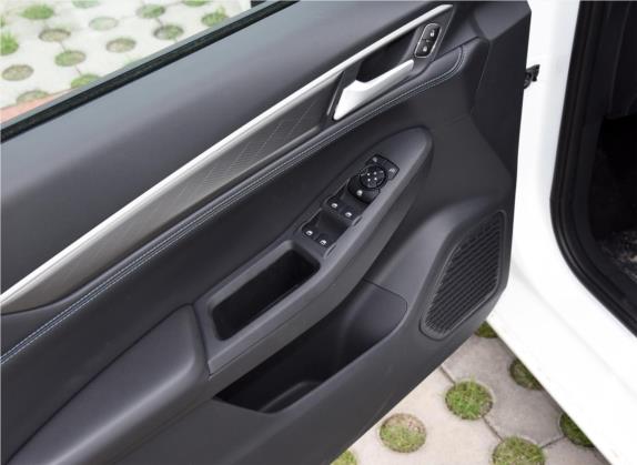 福睿斯 2021款 1.5L 自动铂金版 车厢座椅   门窗控制