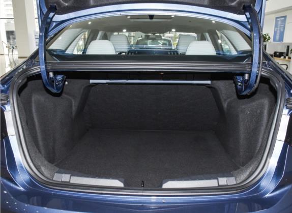 福睿斯 2021款 1.5L 自动钻石版 车厢座椅   后备厢