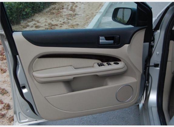 福克斯 2005款 三厢 2.0L 自动豪华型 车厢座椅   前门板