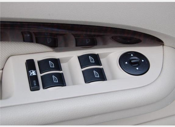 福克斯 2005款 三厢 2.0L 自动豪华型 车厢座椅   门窗控制