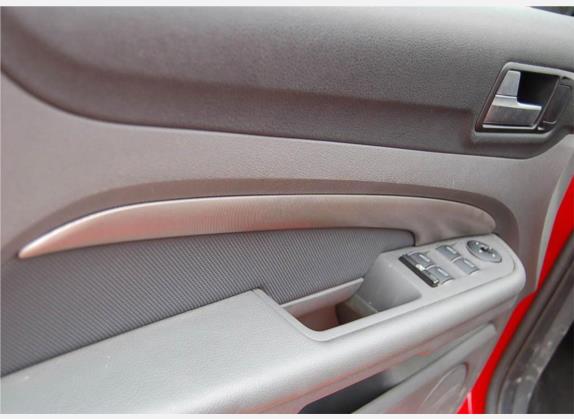 福克斯 2005款 三厢 2.0L 手动运动版 车厢座椅   门窗控制
