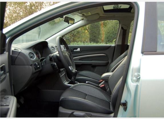 福克斯 2006款 两厢 2.0L 手动运动版 车厢座椅   前排空间