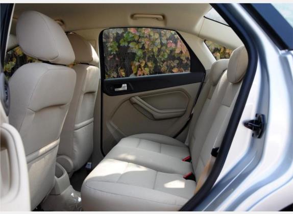 福克斯 2009款 三厢 1.8L 手动舒适型 车厢座椅   后排空间
