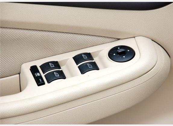 福克斯 2009款 三厢 1.8L 自动时尚型 车厢座椅   门窗控制