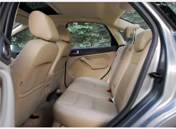 福克斯 2009款 三厢 2.0L 自动豪华型 车厢座椅   后排空间