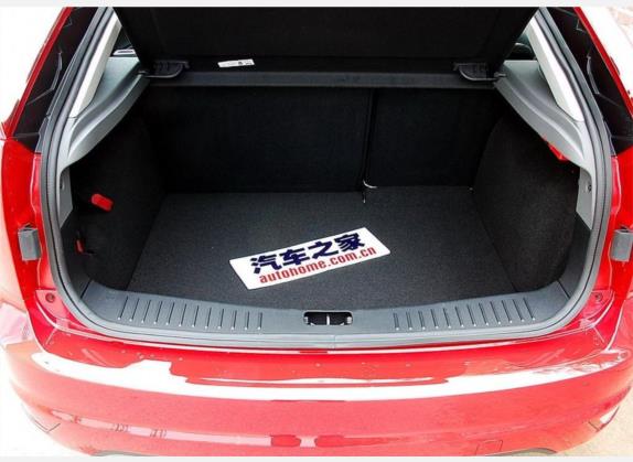 福克斯 2009款 两厢 1.8L 手动舒适型 车厢座椅   后备厢