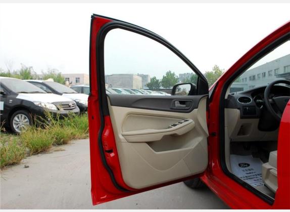 福克斯 2009款 两厢 1.8L 自动时尚型 车厢座椅   前门板