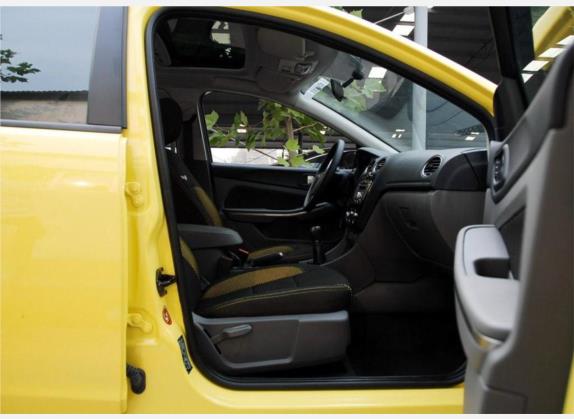福克斯 2009款 两厢 2.0L 手动运动型 车厢座椅   前排空间