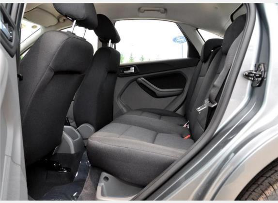 福克斯 2011款 两厢 1.8L 手动经典型 车厢座椅   后排空间