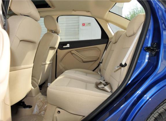 福克斯 2011款 三厢 1.8L 手动舒适型 车厢座椅   后排空间