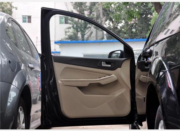 福克斯 2011款 三厢 1.8L 自动时尚型 车厢座椅   前门板