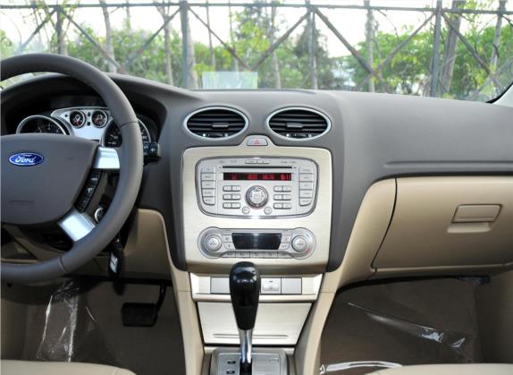 福克斯 2011款 三厢 1.8L 自动豪华型 中控类   中控台