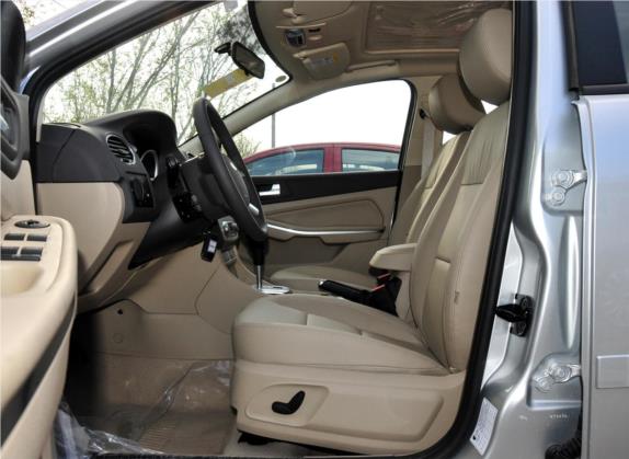 福克斯 2011款 三厢 1.8L 自动豪华型 车厢座椅   前排空间