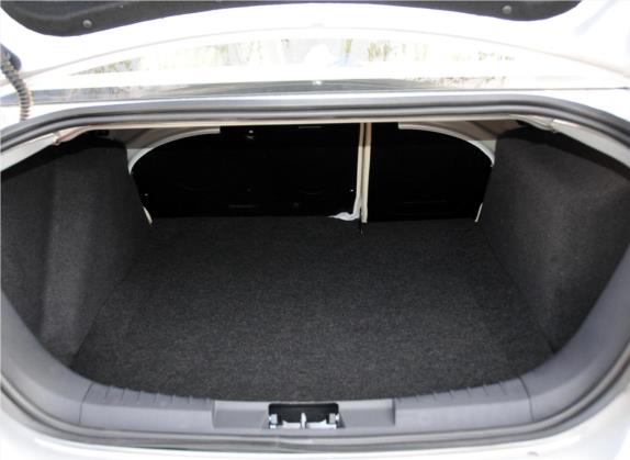 福克斯 2011款 三厢 1.8L 自动豪华型 车厢座椅   后备厢