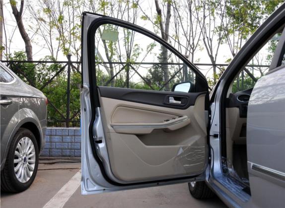 福克斯 2011款 三厢 1.8L 自动豪华型 车厢座椅   前门板