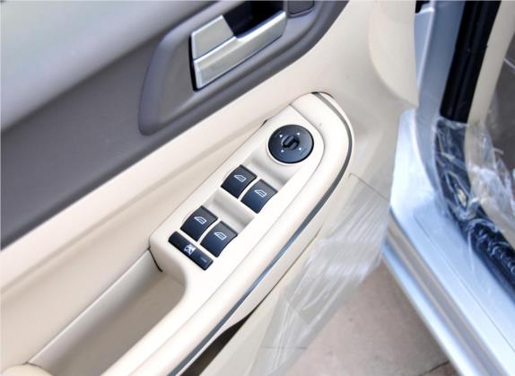 福克斯 2011款 三厢 1.8L 自动豪华型 车厢座椅   门窗控制
