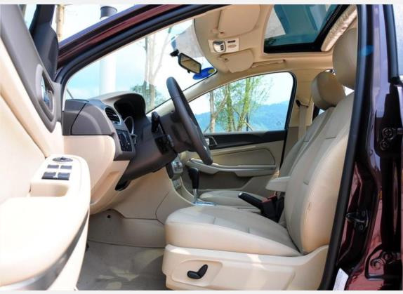 福克斯 2011款 三厢 2.0L 自动豪华型 车厢座椅   前排空间