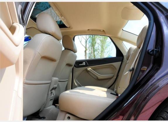 福克斯 2011款 三厢 2.0L 自动豪华型 车厢座椅   后排空间