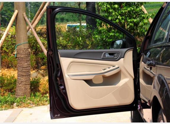 福克斯 2011款 三厢 2.0L 自动豪华型 车厢座椅   前门板
