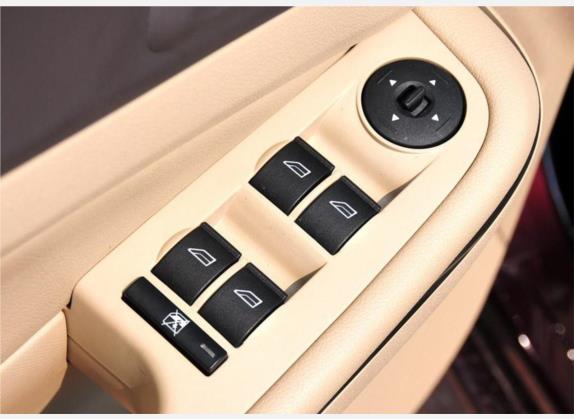 福克斯 2011款 三厢 2.0L 自动豪华型 车厢座椅   门窗控制