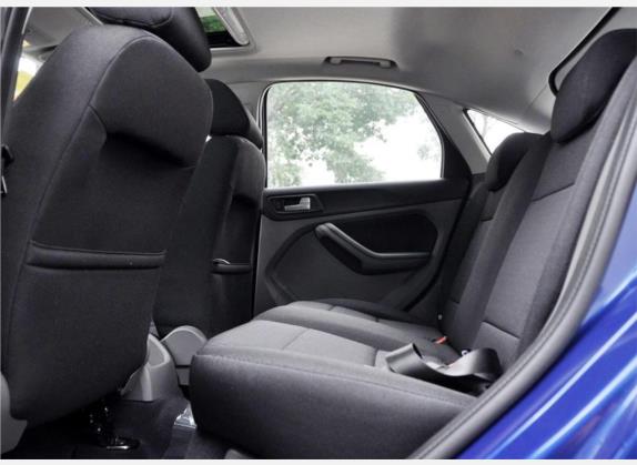 福克斯 2011款 两厢 1.8L 手动舒适型 车厢座椅   后排空间