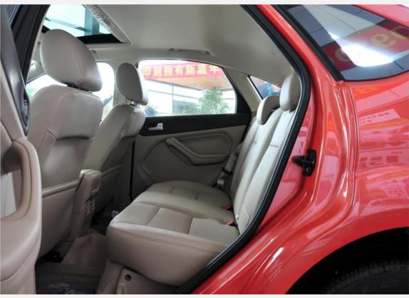 福克斯 2011款 两厢 1.8L 自动时尚型 车厢座椅   后排空间