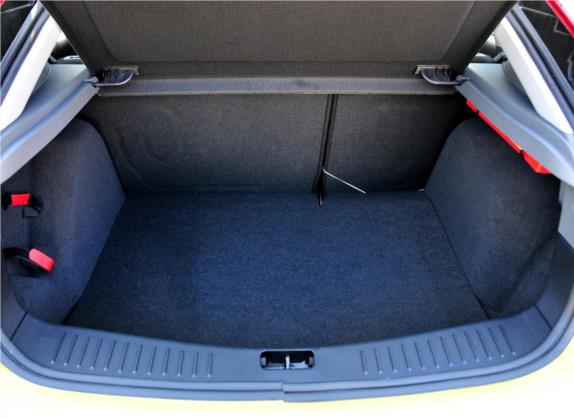 福克斯 2011款 两厢 2.0L 手动运动型 车厢座椅   后备厢