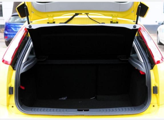 福克斯 2011款 两厢 2.0L 自动运动型 车厢座椅   后备厢