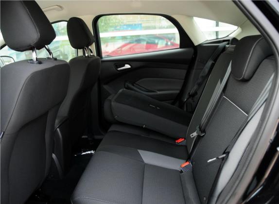 福克斯 2012款 两厢 1.6L 手动舒适型 车厢座椅   后排空间