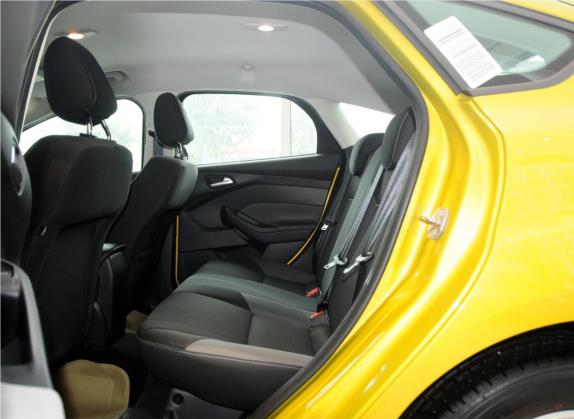 福克斯 2012款 两厢 1.6L 自动舒适型 车厢座椅   后排空间