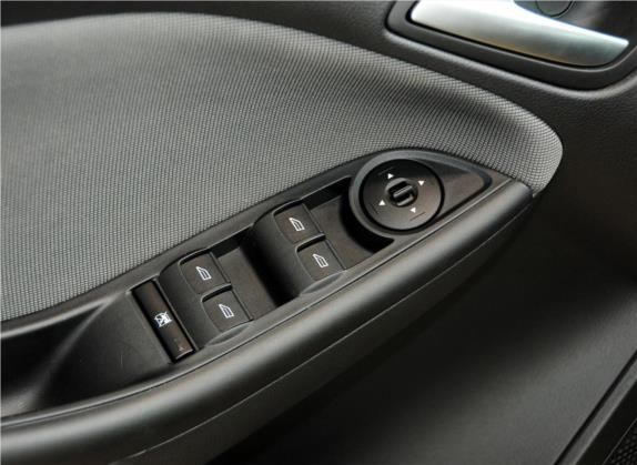 福克斯 2012款 两厢 1.6L 自动舒适型 车厢座椅   门窗控制
