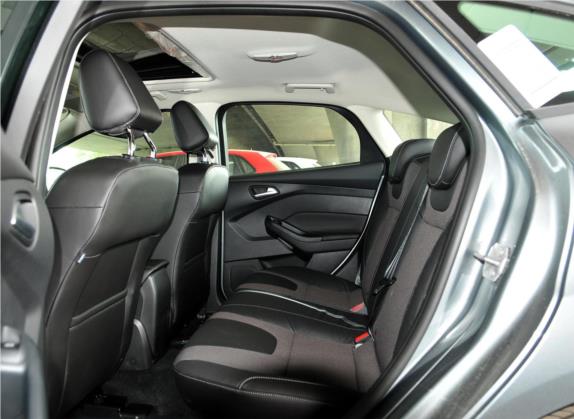 福克斯 2012款 两厢 1.6L 手动风尚型 车厢座椅   后排空间