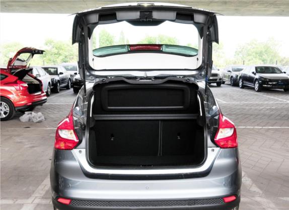 福克斯 2012款 两厢 1.6L 手动风尚型 车厢座椅   后备厢