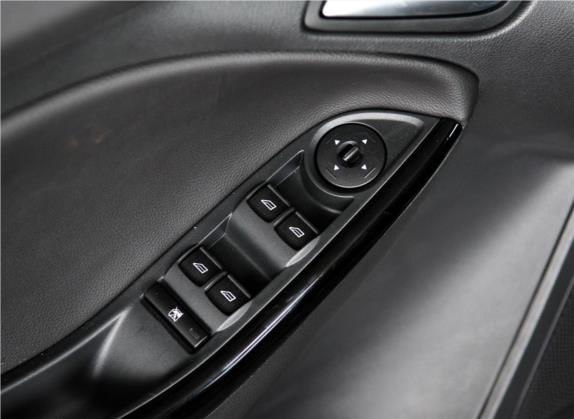 福克斯 2012款 两厢 1.6L 手动风尚型 车厢座椅   门窗控制