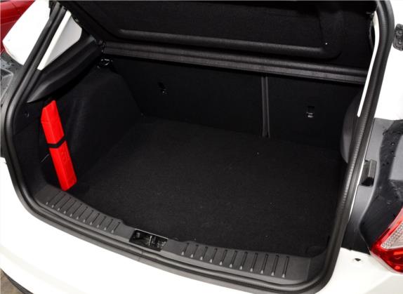 福克斯 2012款 两厢 1.6L 自动风尚型 车厢座椅   后备厢