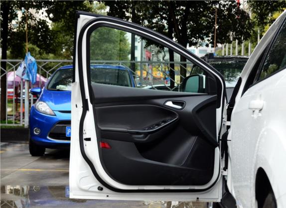 福克斯 2012款 两厢 1.6L 自动风尚型 车厢座椅   前门板