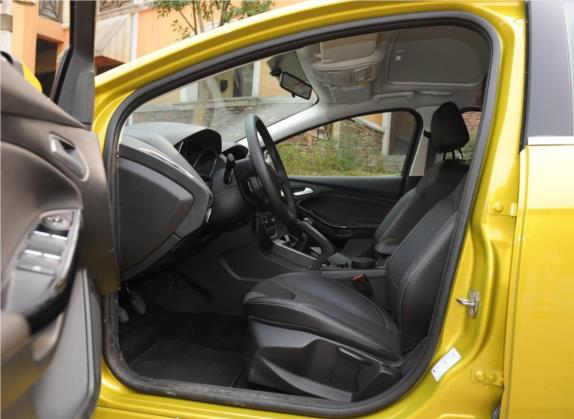 福克斯 2012款 两厢 2.0L 手动豪华运动型 车厢座椅   前排空间