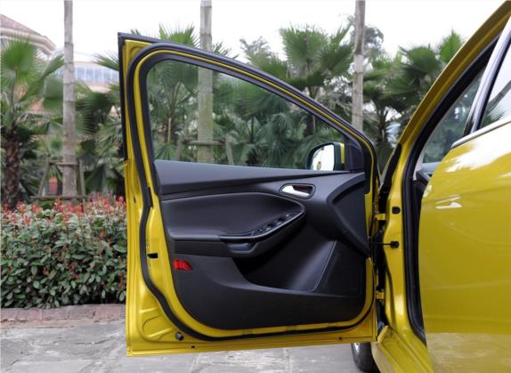 福克斯 2012款 两厢 2.0L 手动豪华运动型 车厢座椅   前门板