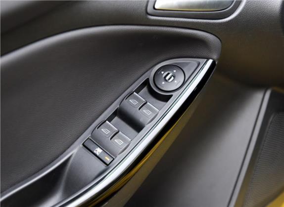 福克斯 2012款 两厢 2.0L 手动豪华运动型 车厢座椅   门窗控制