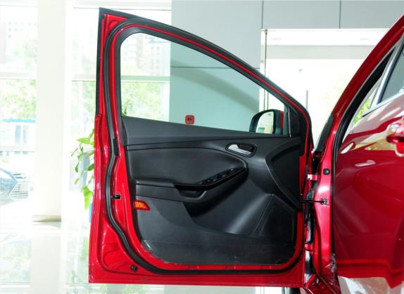 福克斯 2012款 两厢 2.0L 自动豪华运动型 车厢座椅   前门板