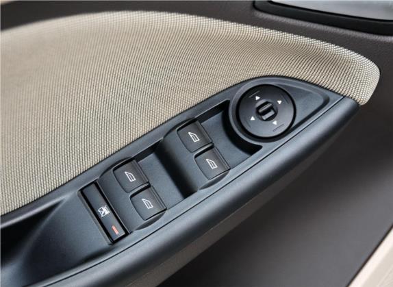 福克斯 2012款 三厢 1.6L 手动舒适型 车厢座椅   门窗控制