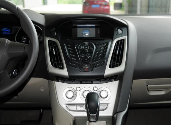 福克斯 2012款 三厢 1.6L 自动舒适型 中控类   中控台