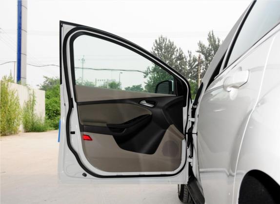 福克斯 2012款 三厢 1.6L 自动舒适型 车厢座椅   前门板