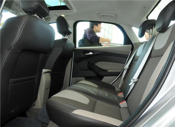 福克斯 2012款 三厢 1.6L 手动风尚型 车厢座椅   后排空间