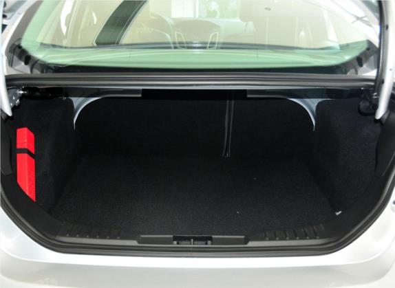 福克斯 2012款 三厢 1.6L 手动风尚型 车厢座椅   后备厢