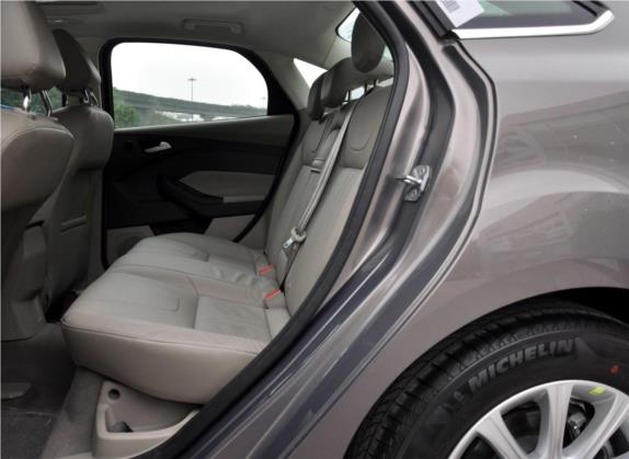 福克斯 2012款 三厢 1.6L 自动尊贵型 车厢座椅   后排空间