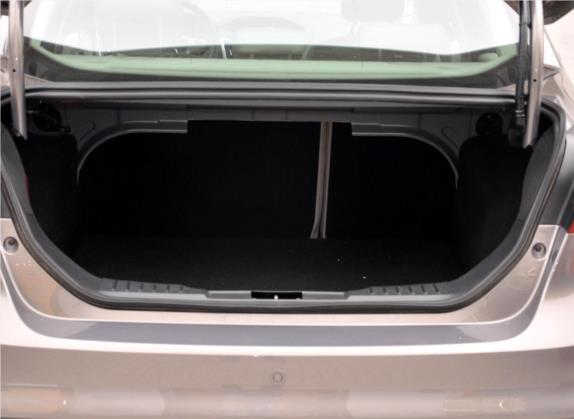福克斯 2012款 三厢 1.6L 自动尊贵型 车厢座椅   后备厢